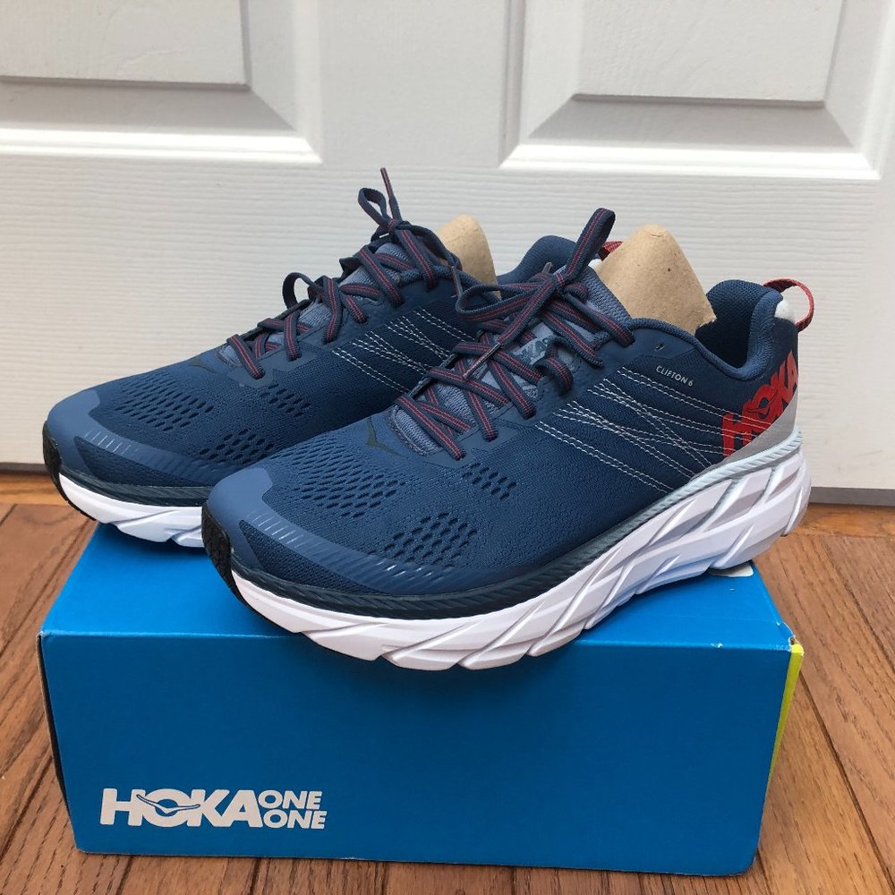 Like New Men's Hoka One One Clifton Running shoes size 9 2E Wide $130